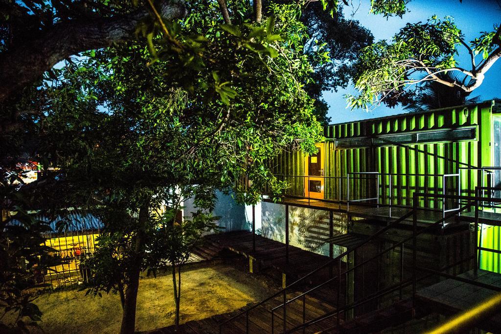 Hangover Hostels @ Colombo Intl Airport Катунаяка Экстерьер фото