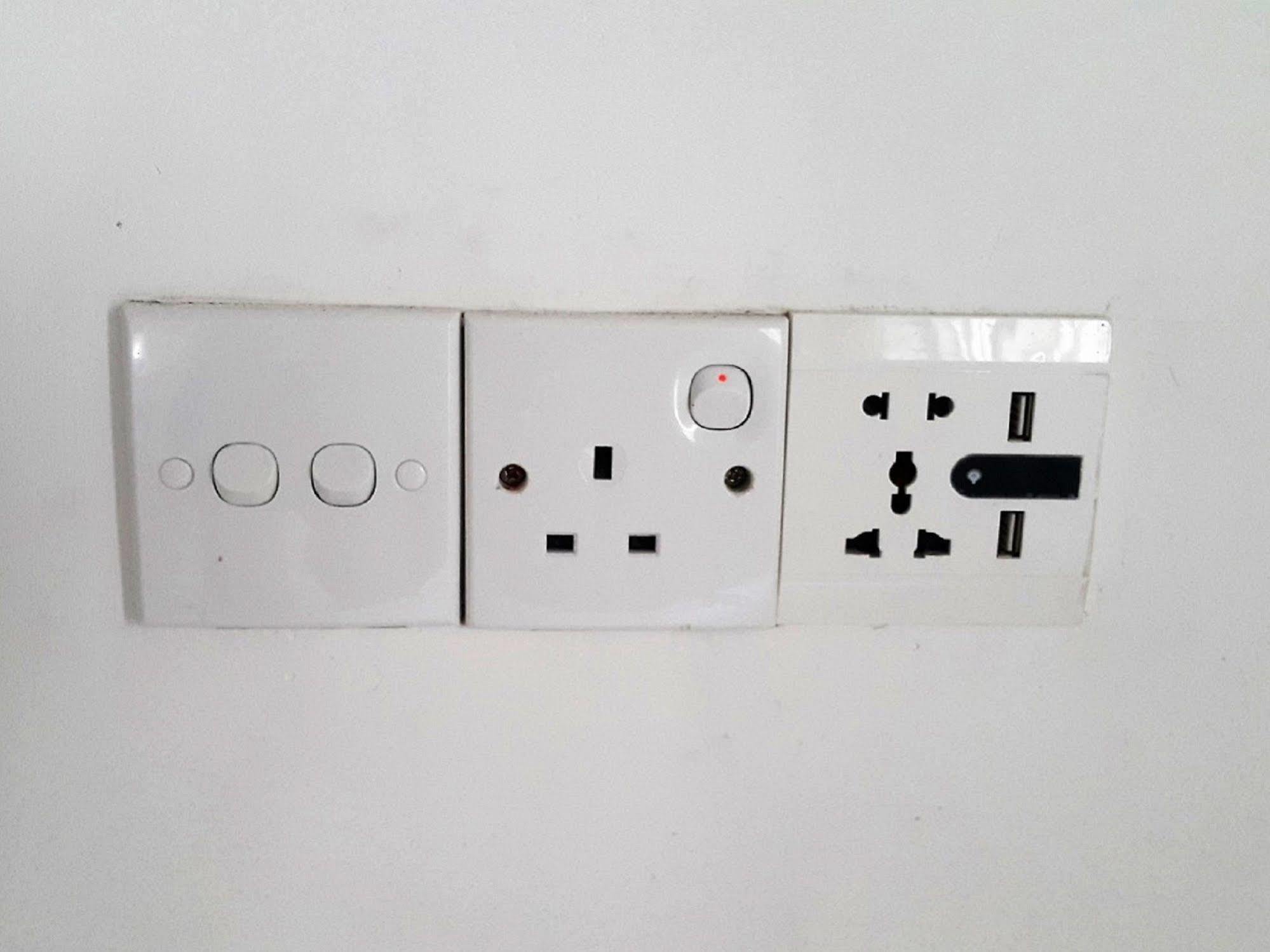 Hangover Hostels @ Colombo Intl Airport Катунаяка Экстерьер фото