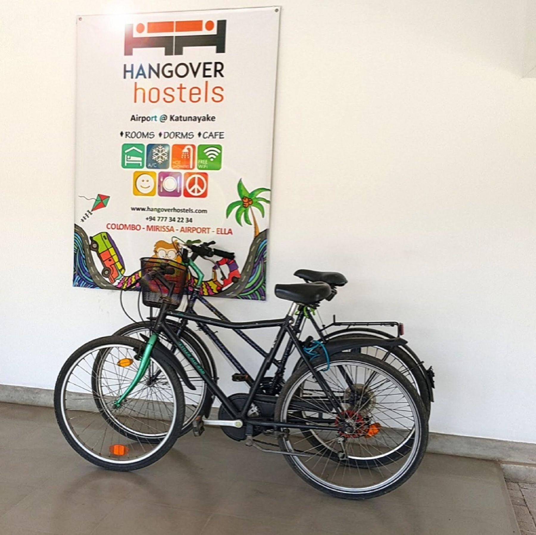 Hangover Hostels @ Colombo Intl Airport Катунаяка Экстерьер фото
