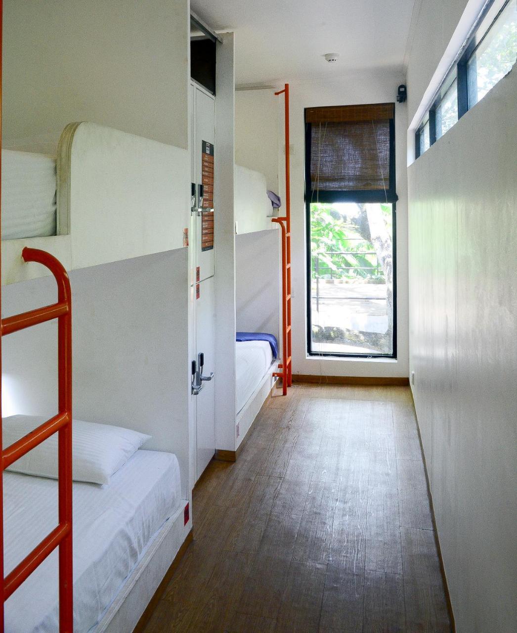 Hangover Hostels @ Colombo Intl Airport Катунаяка Номер фото