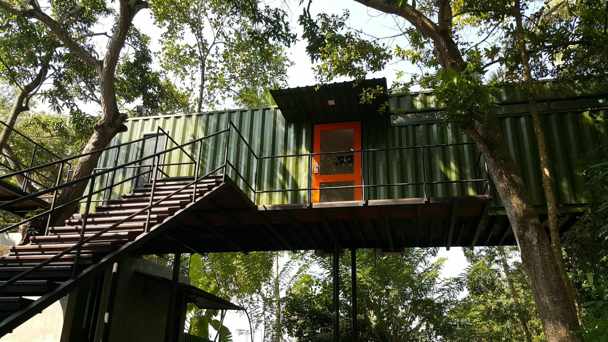 Hangover Hostels @ Colombo Intl Airport Катунаяка Экстерьер фото